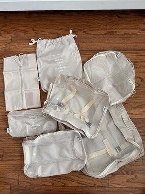 NWOT Luggage packing cubes